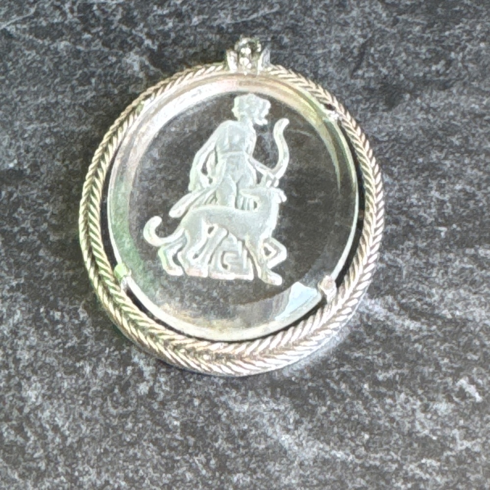 Vintage Avon pendant - Picture 2 of 4